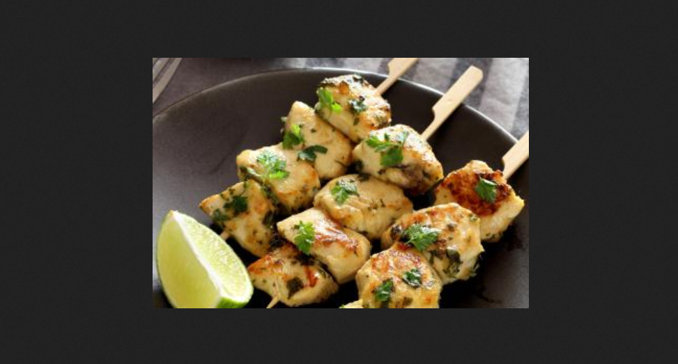 Brochetttes de poulet marinésaux épices